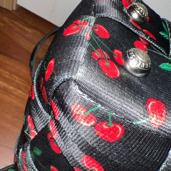 Harveys seatbelt cherry bomb large satchel shoulder bag - Picture 13 of 15